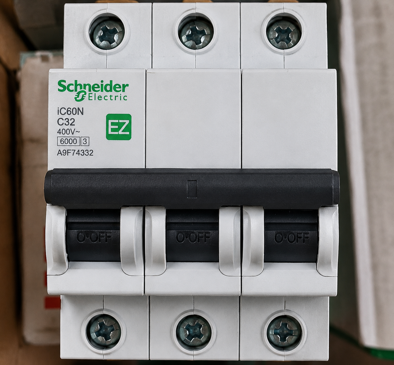 Breaker termomagnético riel DIN 3P C40 6kA (Easy9)